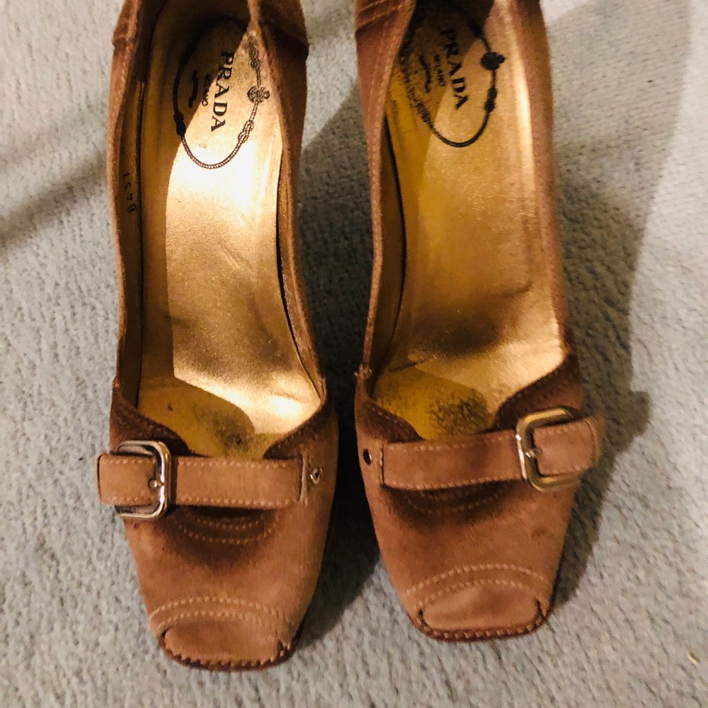 Oryginal Prada suade pumps